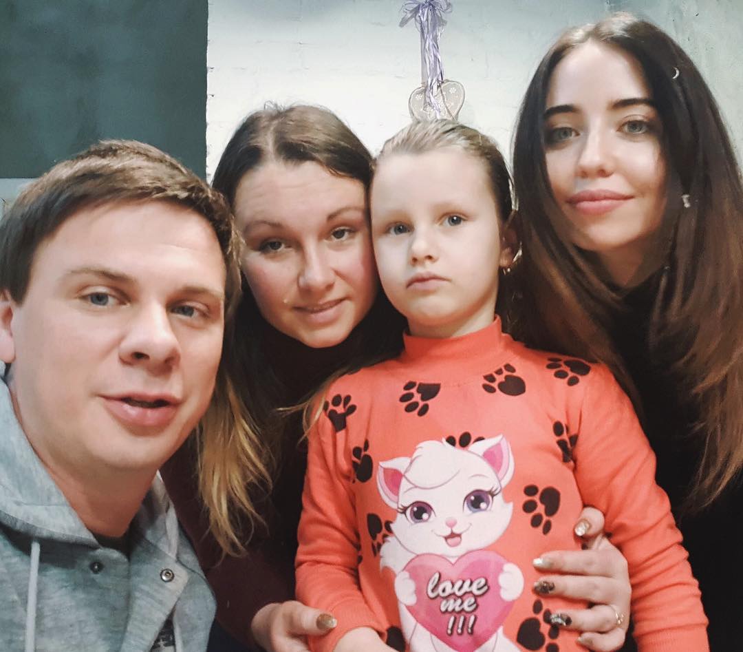 Подаруйте дитині шанс жити: Комаров і Дорофєєва просять допомогти 7-річній дівчинці