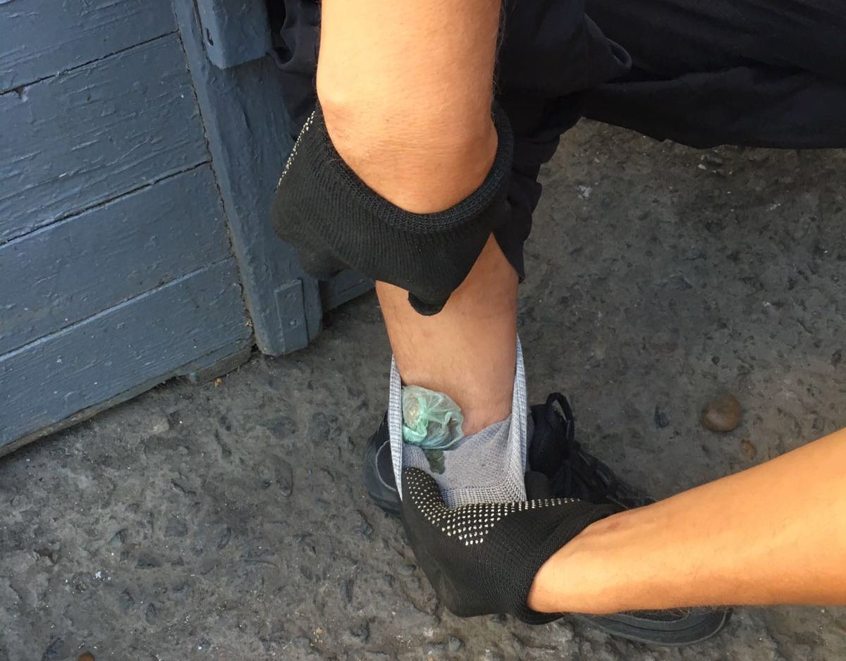 Одессит пытался пройти границу с Молдовой в полных конопли носках