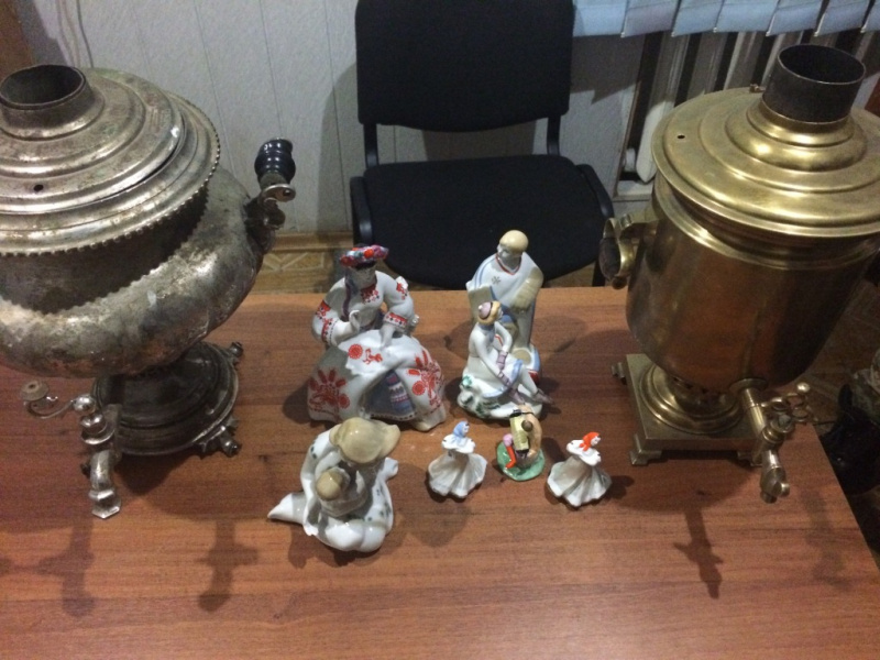 Из Украины пытались вывезти в РФ самовары и статуэтки времен СССР (фото)