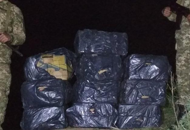 Соскучились по салу: пограничники задержали мужчину, пытавшегося перевезти в Россию мясные продукты