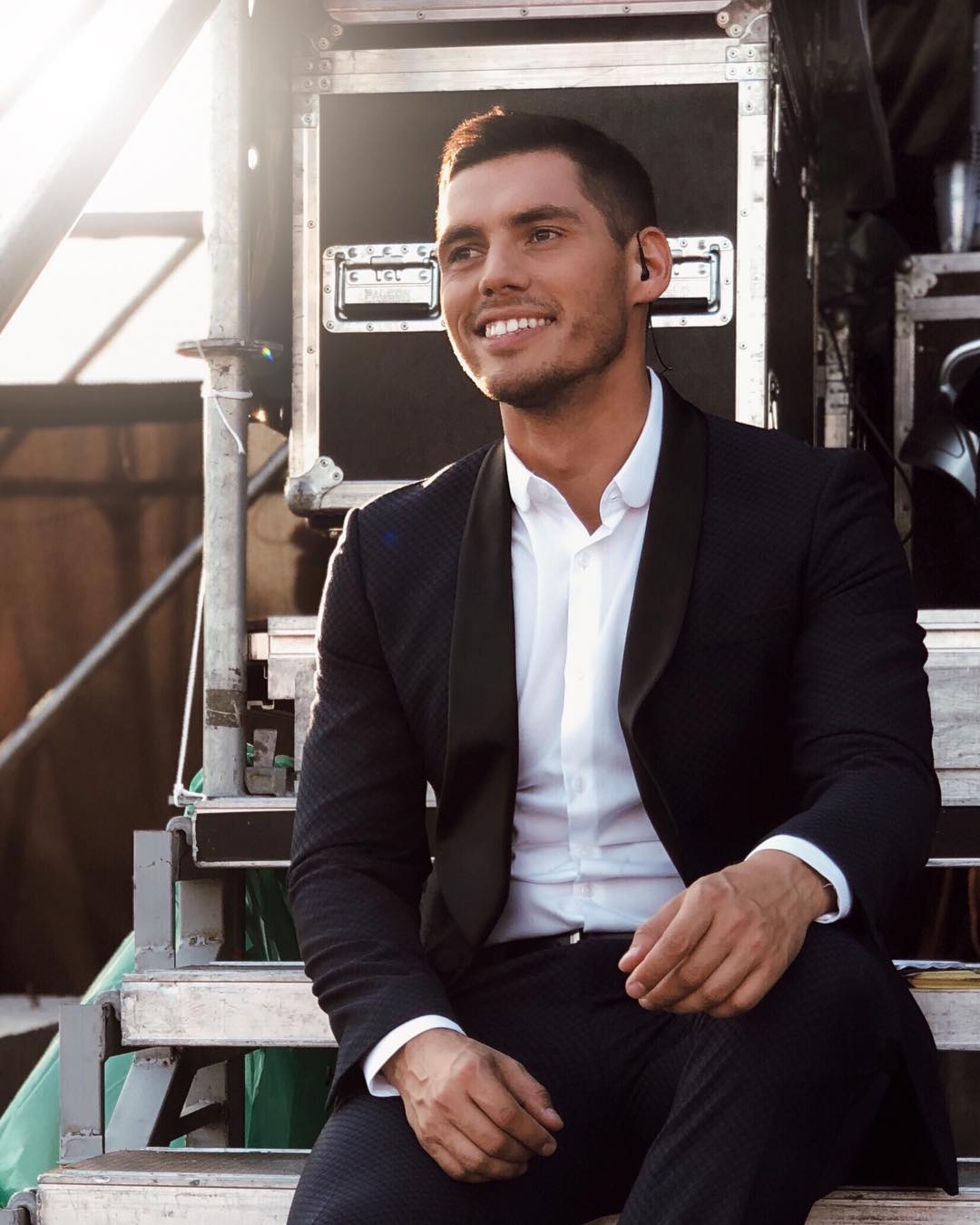 Холостяк 9: самые горячие фото красавчика Добрынина