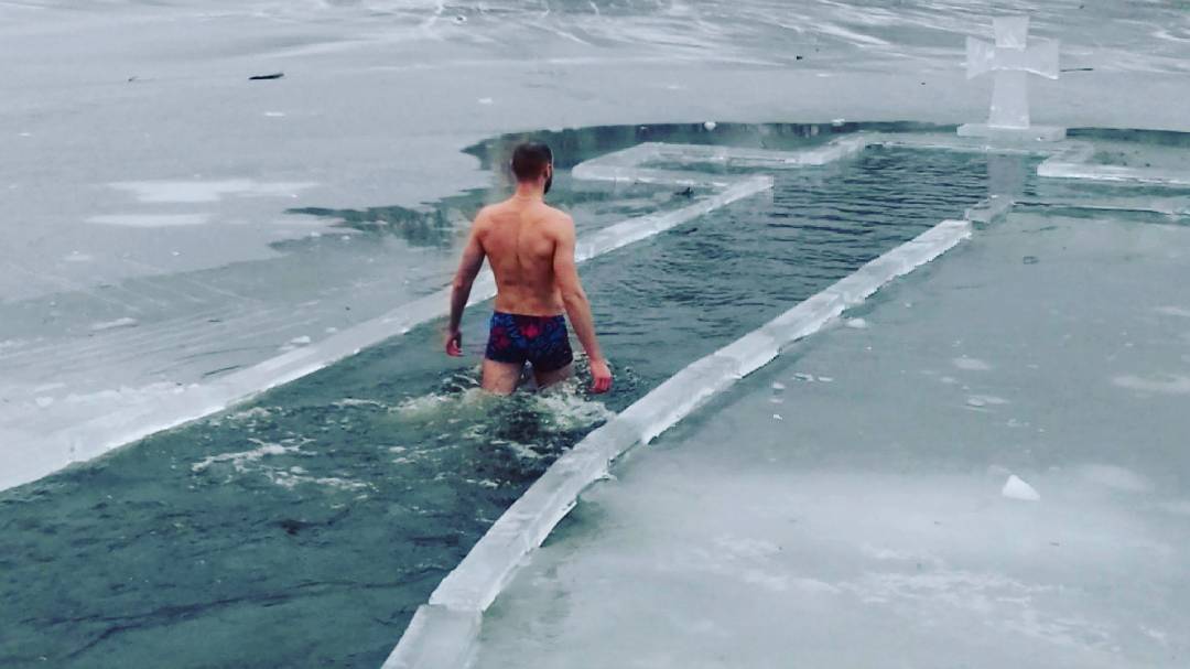 Хрещення 2018: українці хваляться екстремальними морозними фото і відео