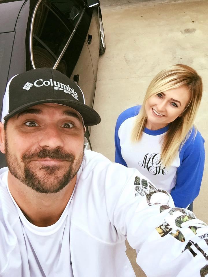 Cелфи на фоне спящей подруги и ее любовника прославило парня