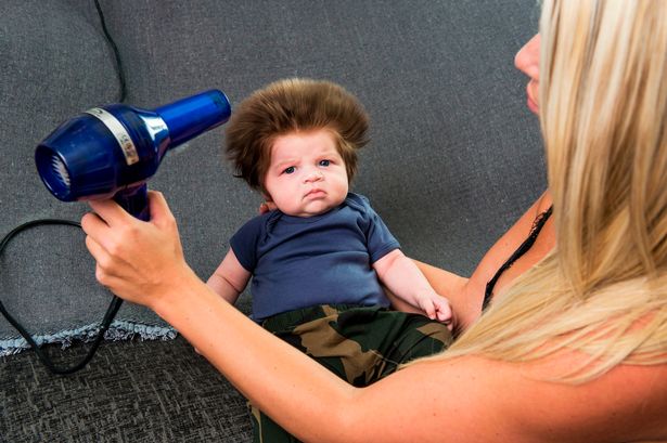 Прическа двухмесячного малыша покорила интернет