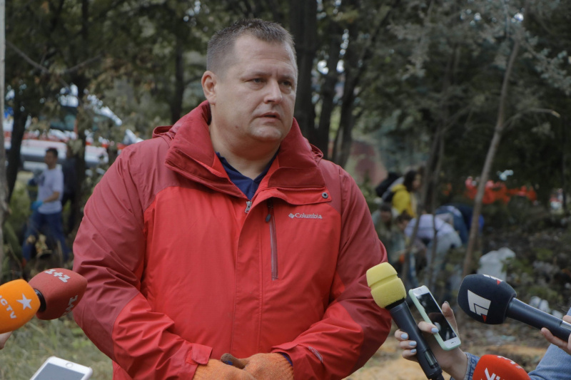 Во Всемирный день уборки президент Эстонии наводила порядок в Днепре (фото)