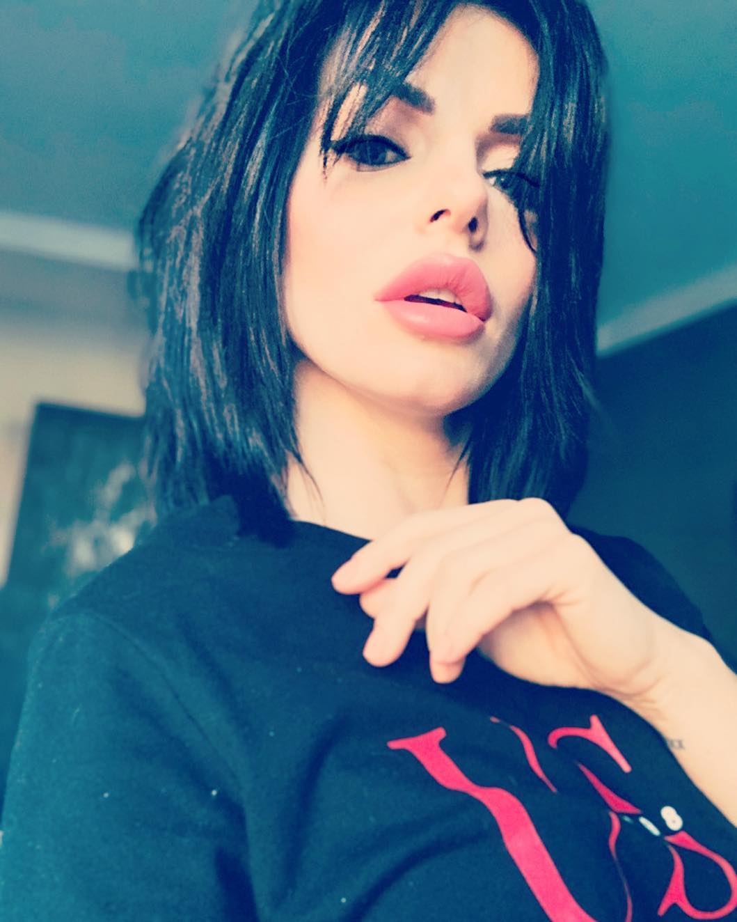 Жертва пластики: солістку популярної групи не впізнали фанати (фото)