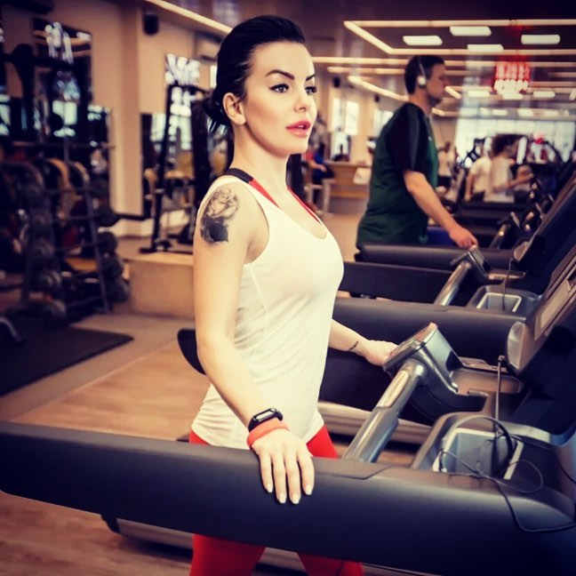 Жертва пластики: солістку популярної групи не впізнали фанати (фото)