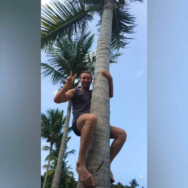 Олег Винник отметил день рождения в стране вечного лета (фото)