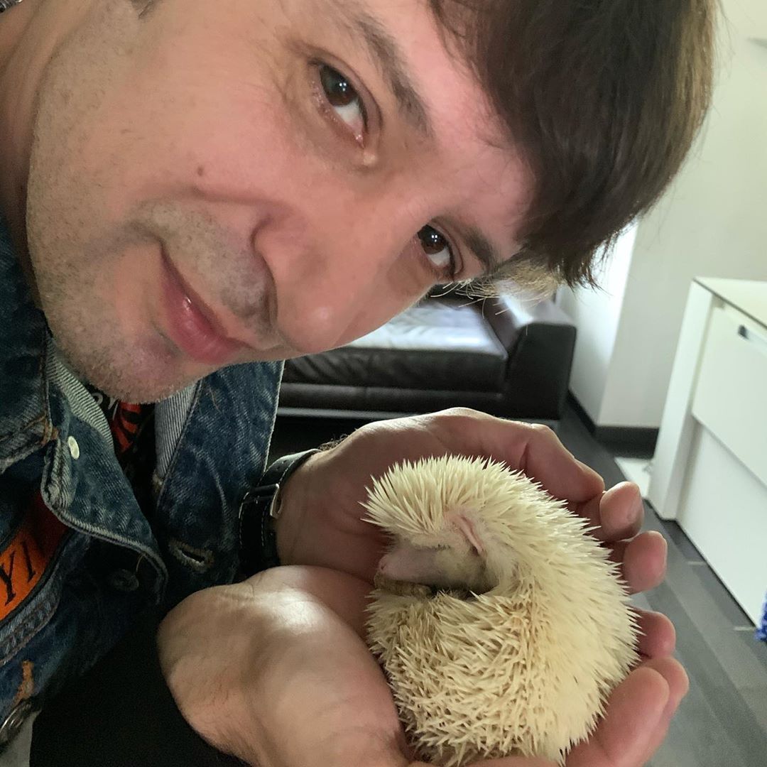 Відомий футболіст завів дивного вихованця (відео)