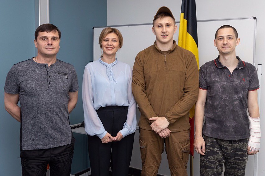 Змінила кеди на туфлі: новий образ Зеленської в Брюсселі