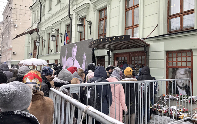 Толпы людей: в Москве попрощались с Олегом Табаковым (фото)