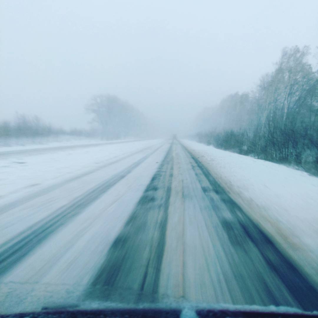 Снігопад в Україні у вражаючих фото і відео з мережі