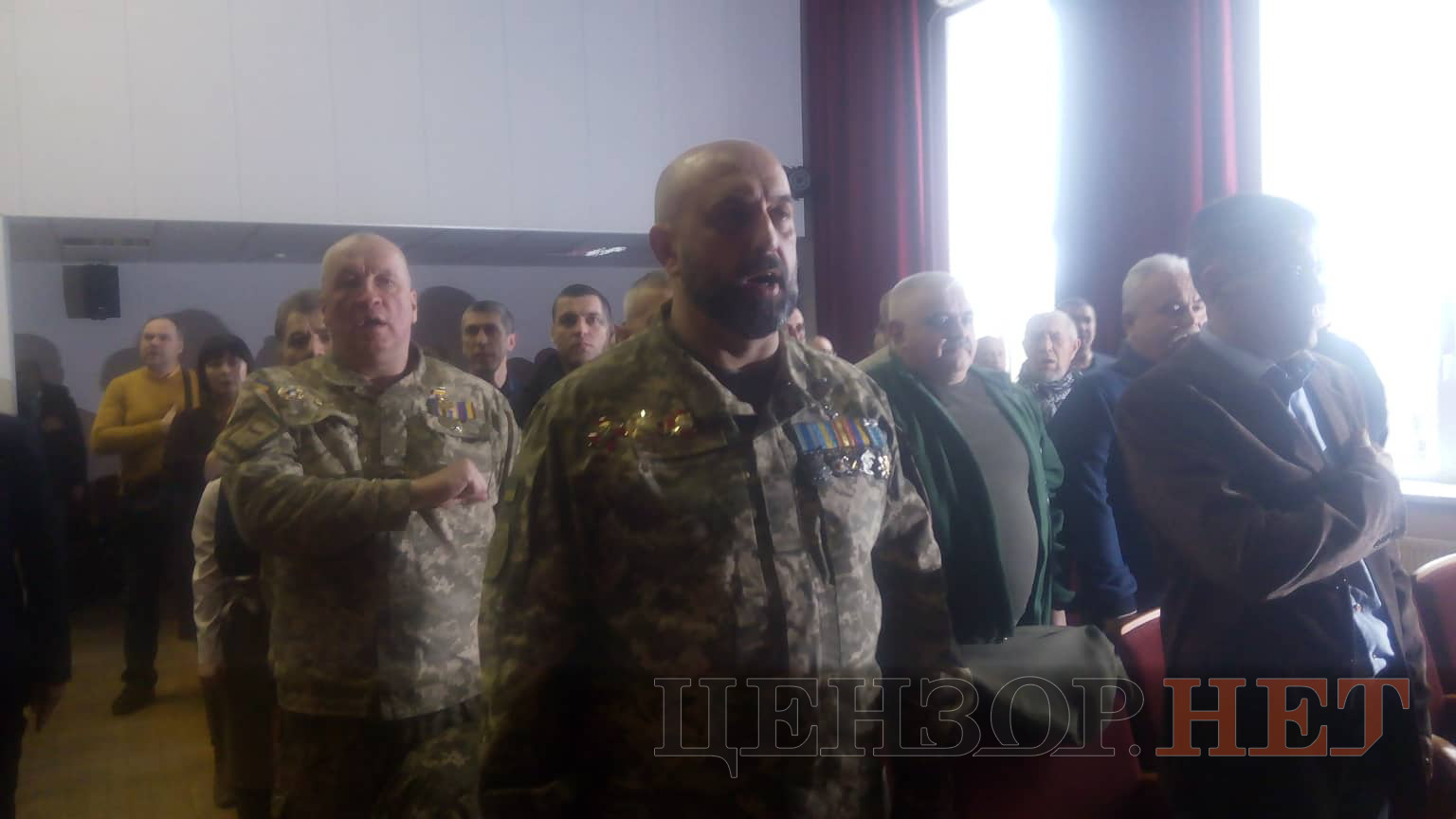 Зачем "опальный" герой войны пошел в президенты: реакция украинцев (фото, видео)