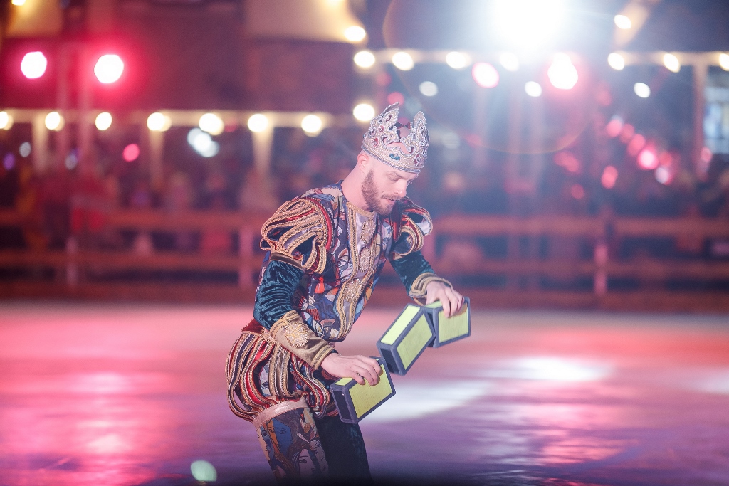 Киевлянам показали захватывающее цирковое шоу на льду: настоящая феерия!