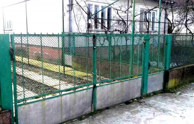 Міжетнічний конфлікт на Закарпатті: місцеві не дозволяють сім’ї ромів поселитися в селі