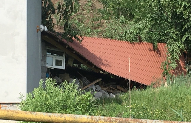 Зсув на Закарпатті зруйнував кілька будинків і електроопор (фото і відео)