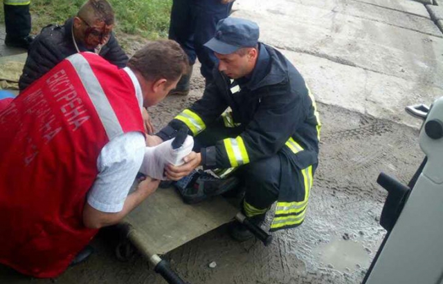 4 км несли на ношах: на Закарпатті хлопець випав з поїзда