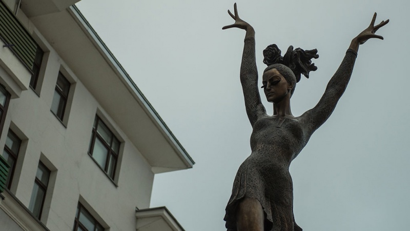 Балерину Майю Плисецкую увековечили в памятнике