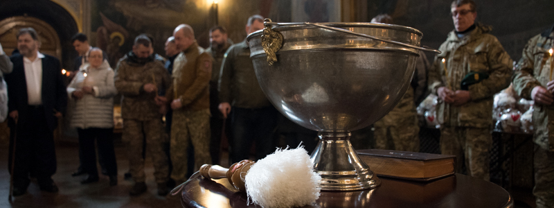 "Ми чекаємо перемоги над агресором": патріарх Філарет освятив паски для бійців АТО