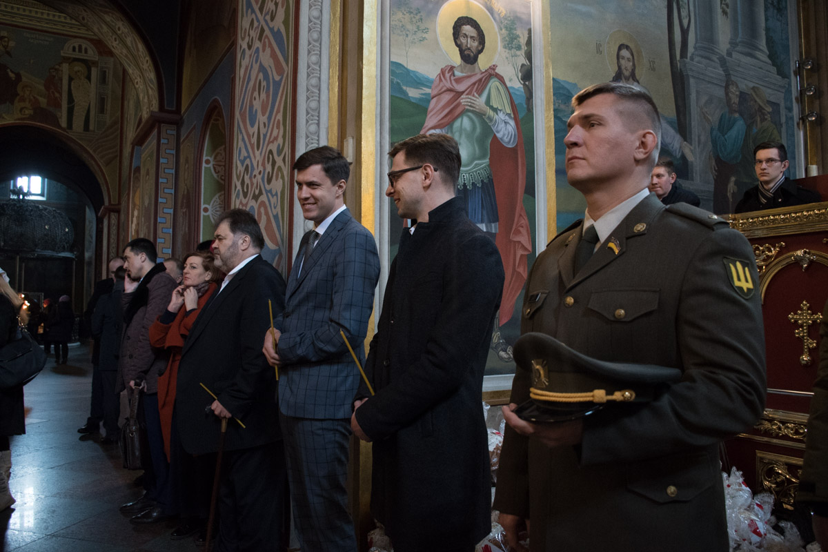 "Ми чекаємо перемоги над агресором": патріарх Філарет освятив паски для бійців АТО