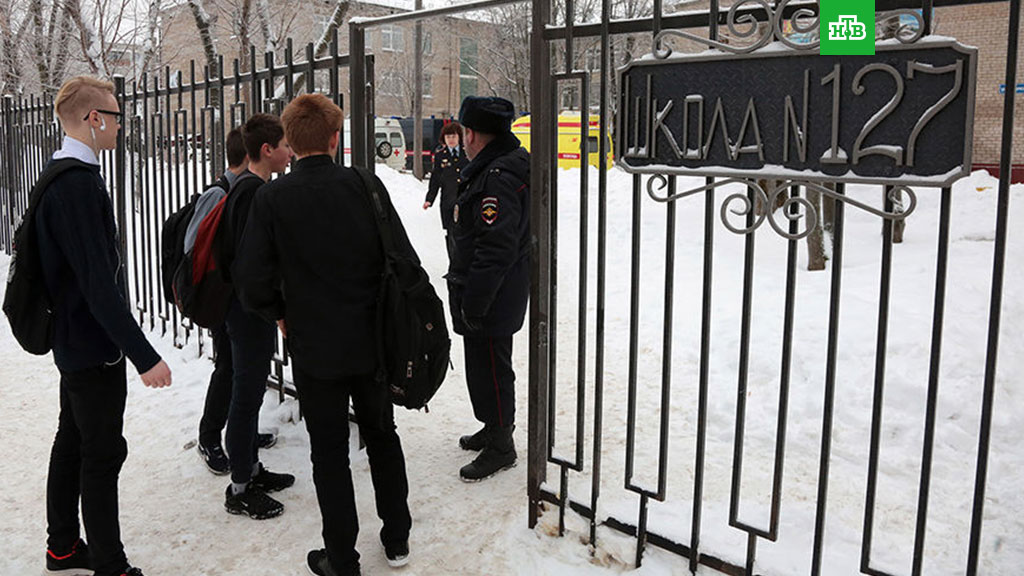 "Закривавлені діти розбігалися в усі сторони": очевидці розповіли про криваву різанину в школі РФ