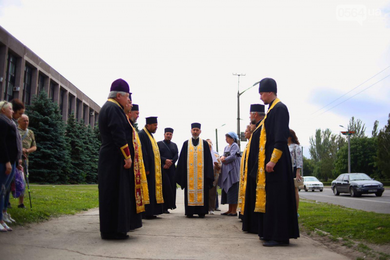 У Кривому Розі вшанували пам'ять 11 загиблих криворіжан у страшній аварії (фото)
