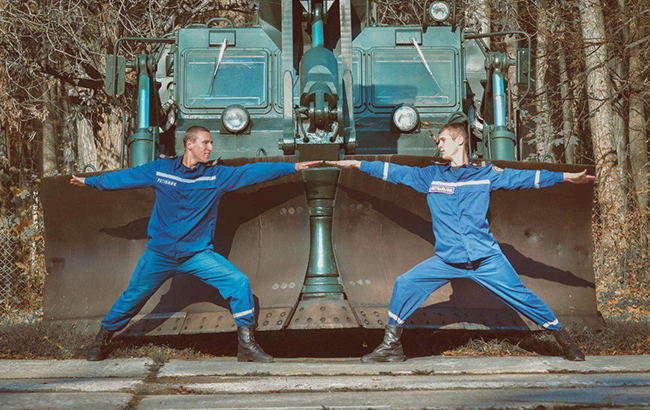 "Йога для всіх": рятувальники ДСНС постали в незвичайному образі (фото)