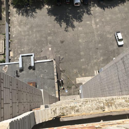 В Черкассах 38-летний мужчина покончил с собой, выпрыгнув из окна многоэтажки