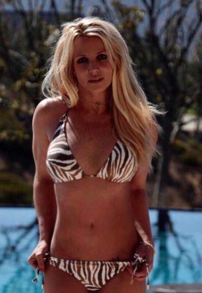 Бритни Спирс похвасталась перед фанатами своей изящной фигурой