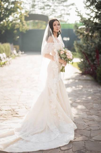 "Бесконечного вам счастья": Экс-солистка "ВИА Гры" показала фанатам свадебные снимки