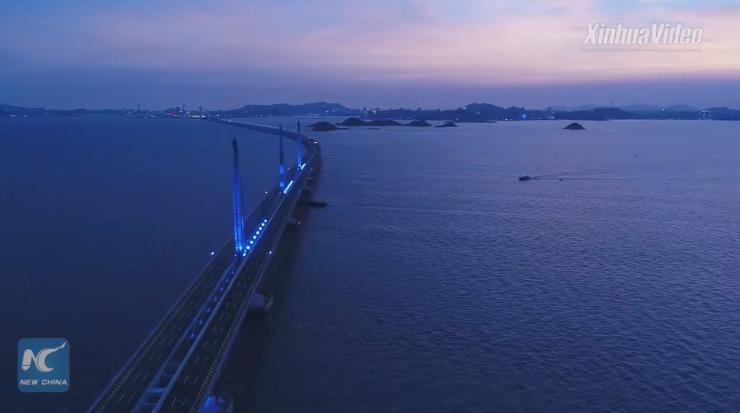 В Китае открыли самый длинный мост над морем