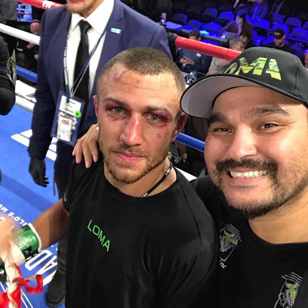 "Лицо сильно покоцаное": в сети показали фото Ломаченко после боя с Педрасой