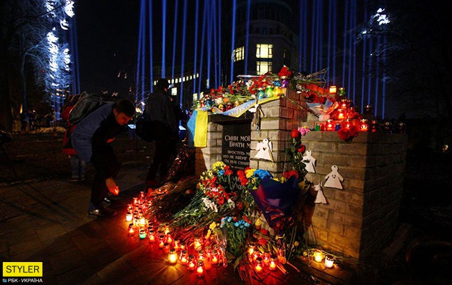 Лучи Достоинства озарили Майдан Независимости (фоторепортаж)