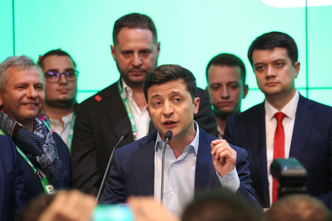 Зеленский выдаст россиянам паспорта Украины: бурная реакция соцсетей