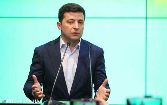 Зеленському зараз важко: Сенцов відверто висловився про президента