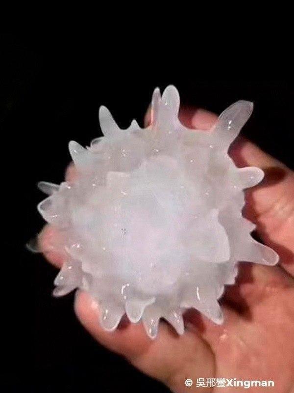 "Коронавирусный" град в разных странах назвали божественным посланием: появилось видео