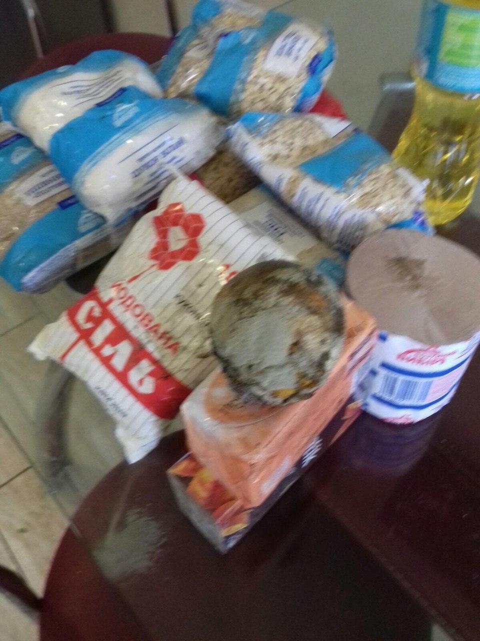 Найнедолугіший підкуп виборців: на Закарпатті пенсіонерам роздають гнилі апельсини