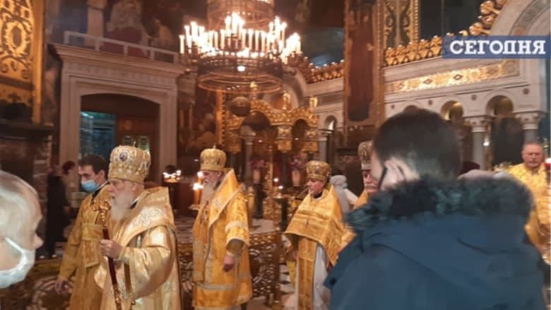 Не ресторанами едиными: в сети показали, как известные храмы Киева проигнорировали карантин