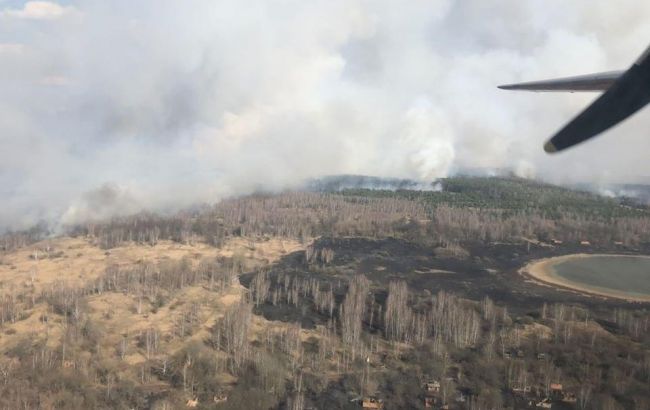 Пожежа у Чорнобильській зоні: з вогнем не можуть впоратися через радіацію, залучили авіацію
