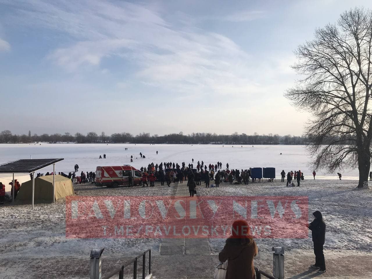 -20 не помеха: как в Киеве на Крещение люди окунаются в ледяную воду (фото)