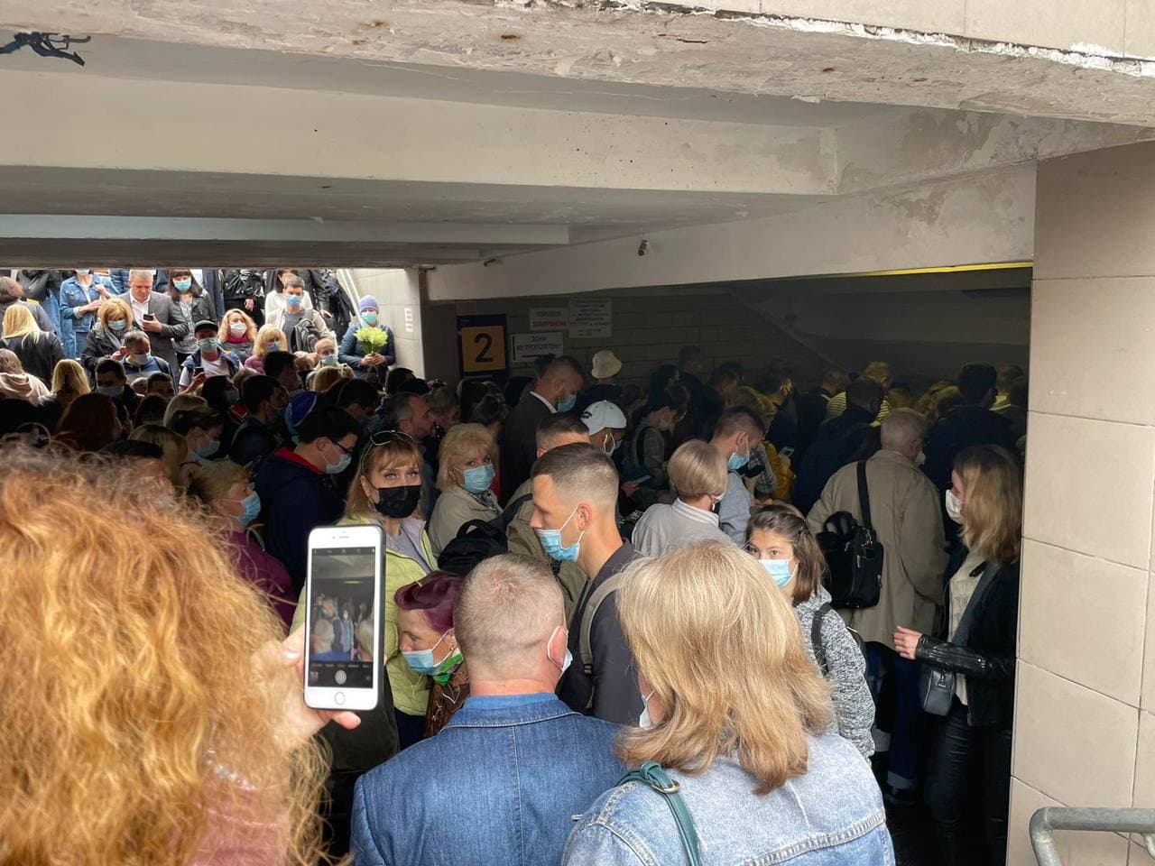 В метро Киева снова возникла давка: фото со станций