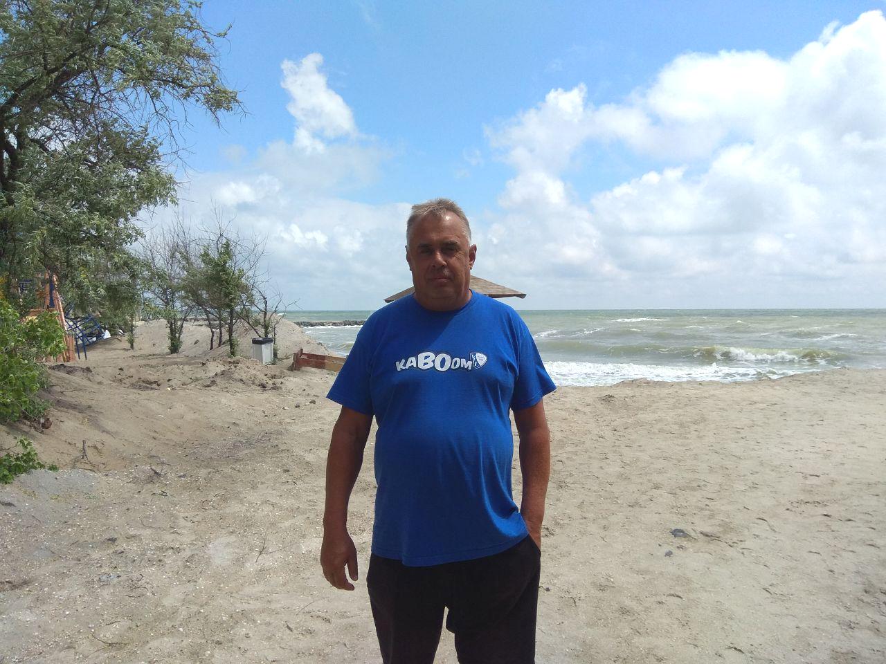 Перехожі ледве врятували дітей, які тонули в Азовському морі: що важливо знати в таких ситуаціях