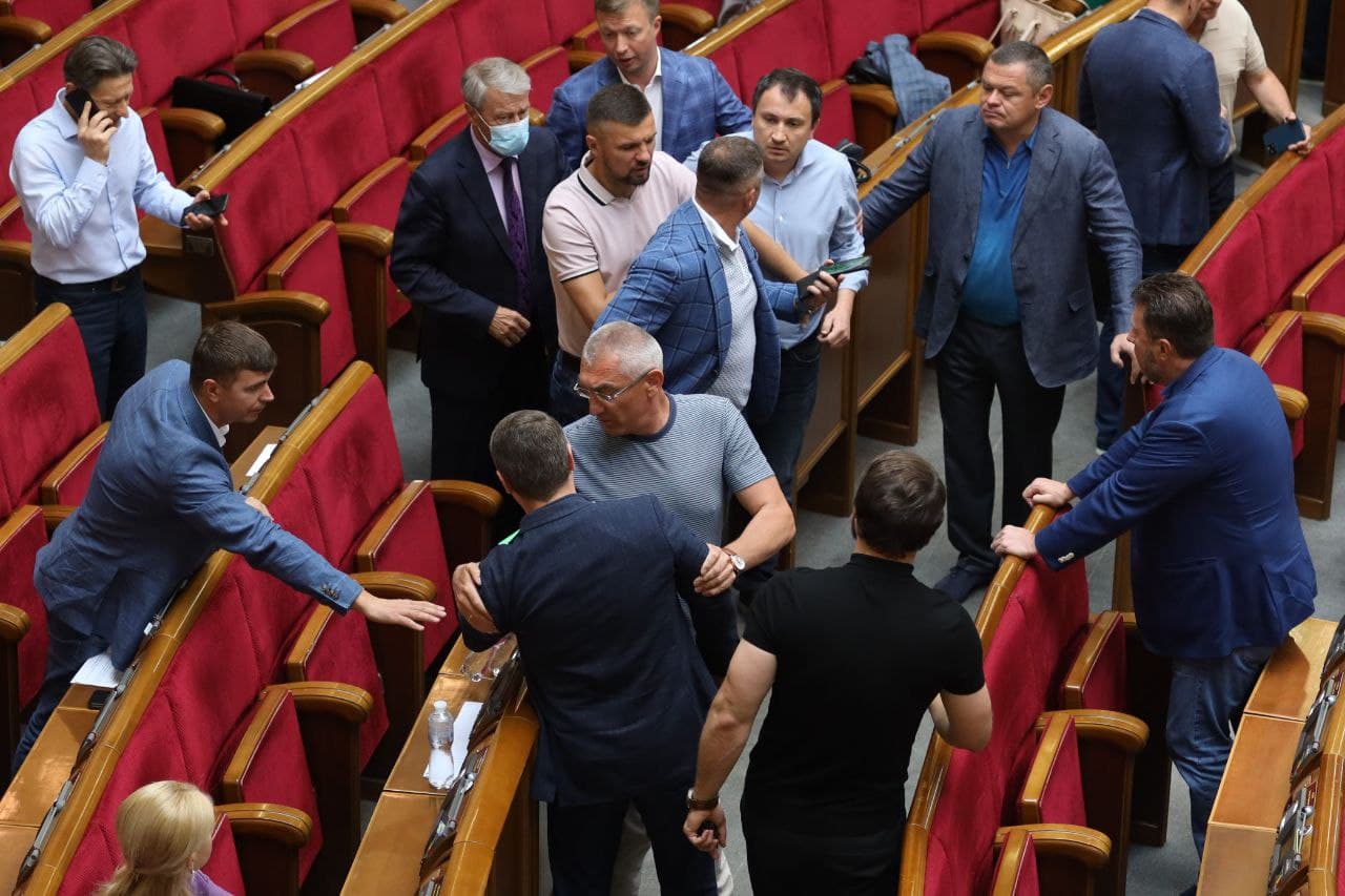 В Раде снова произошла драка: кого ударили на этот раз (фото)