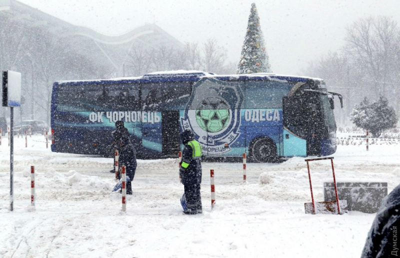 Снегопад в Одессе: непогода парализовала город (видео)