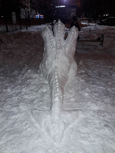 У мережі з'явилися фото "еротичних" сніговиків в Одесі