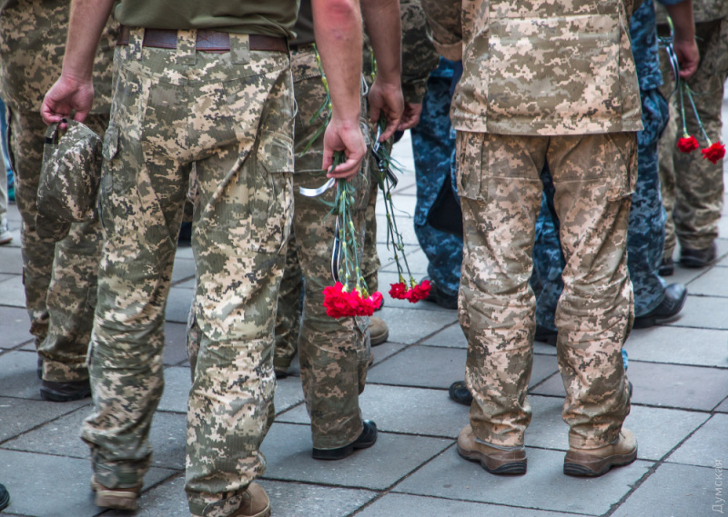 Остались трое детей: в Одессе попрощались с погибшим на Донбассе морпехом "Гансом" (фото, видео)