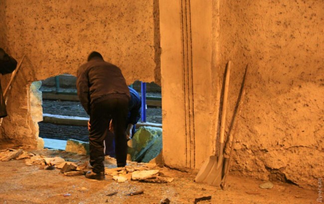 В Одесі &quot;євробляха&quot; пробила огорожу в'язниці