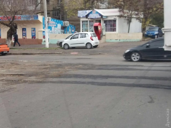 В Одесі в асфальт закатали трамвайні колії