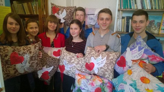 Волынские школьники отправили бойцам АТО необычные подарки