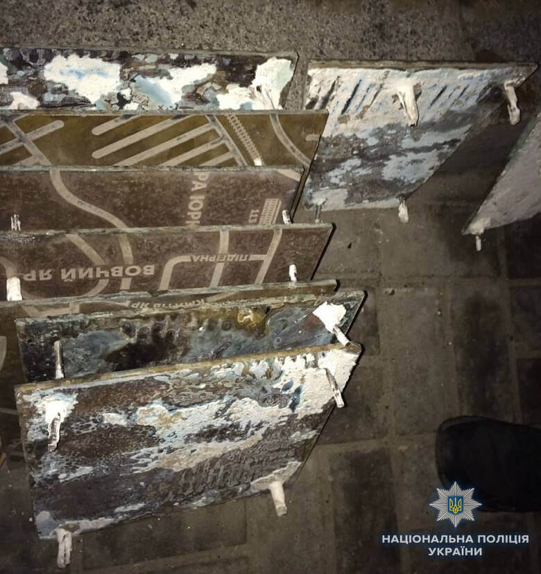 В Киеве семейная пара украла фрагмент архитектурного памятника